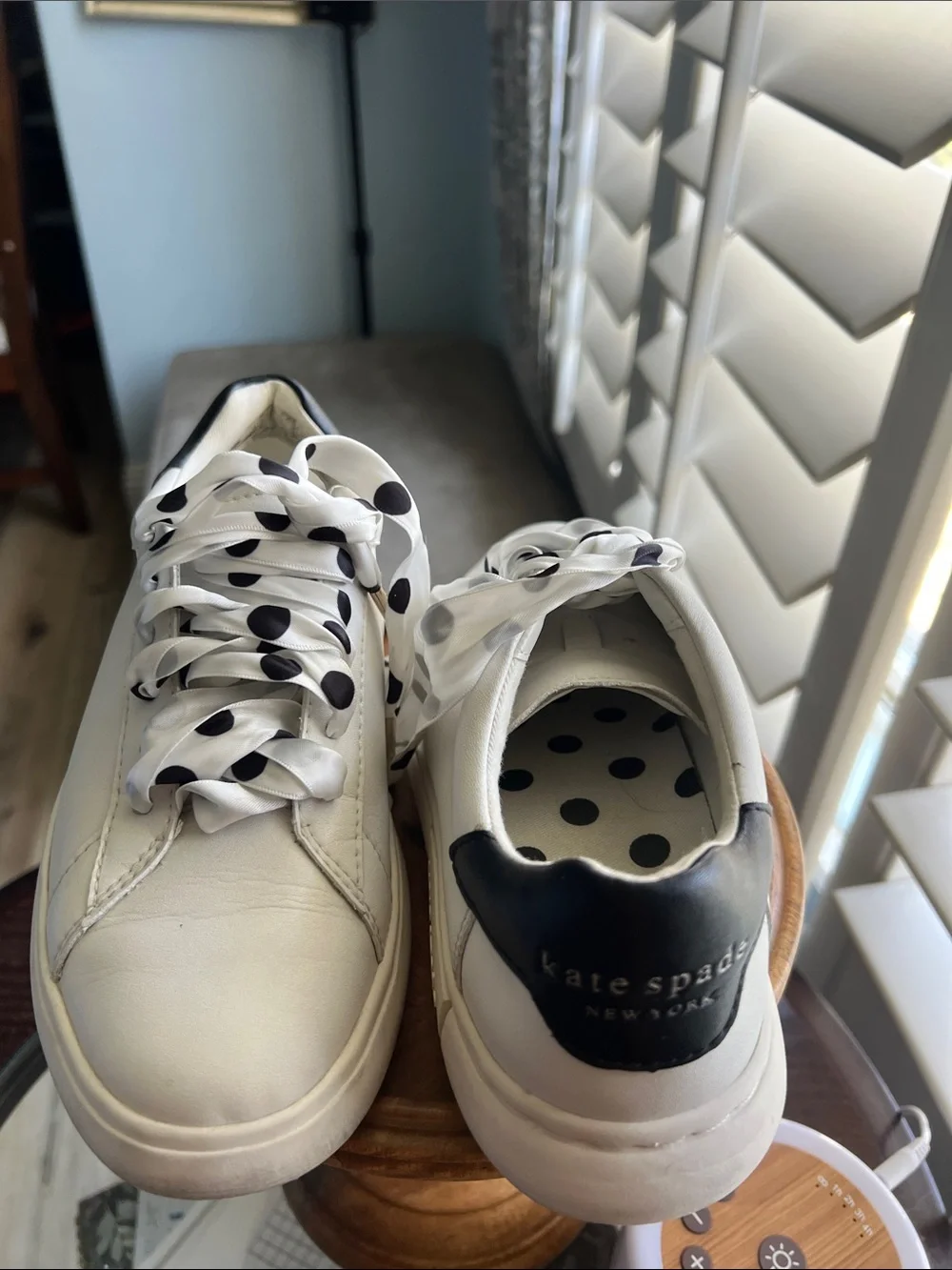 kate spade, women’s 5.5 White Sneakers w/ Black Heel & Polka-Dot Laces, EUC
